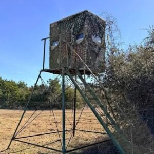 Large deer blind on metal stand